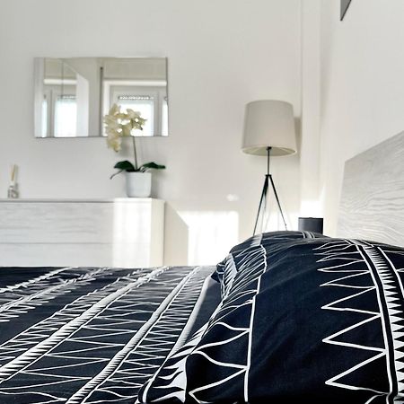 The Lake-Side Corner Apartment كومو المظهر الخارجي الصورة